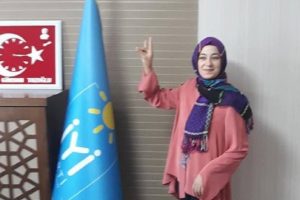 CHP'nin ilk başörtülü adayı Türedi: Davutoğlu'nun ailesinden de oy alacağım