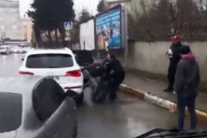 Trafik magandaları bir kişiyi öldüresiye dövdü!