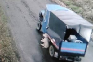 Vahşetin görüntüleri... Araca bağlayıp sürükledi
