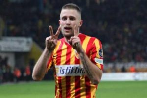 Kayserispor'da Artem seriye bağladı