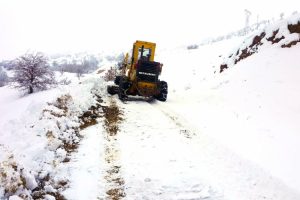 Kar nedeniyle kapanan yollar ulaşıma açıldı