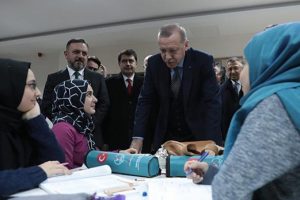 Cumhurbaşkanı Erdoğan'dan Millet Kıraathanesine ziyaret