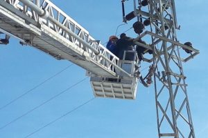 Elektrik direğinde akıma kapılan işçi öldü
