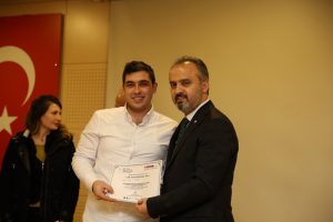 Bursa Büyükşehir Belediye Başkanı Aktaş'tan gençlere altın öğütler