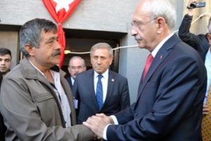 Kılıçdaroğlu'ndan şehit evine taziye ziyareti