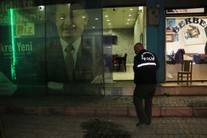 AK Parti seçim bürosuna molotoflu saldırı