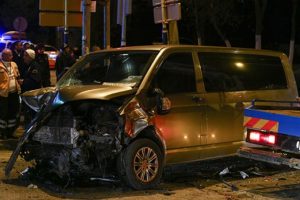 Ankara'da minibüs, 2 otomobile çarptı: 1 ölü, 3 yaralı
