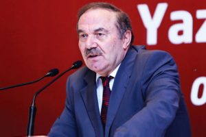 Namoğlu: Monitöre bakıp da görmeyen arkadaş bardağı taşırdı