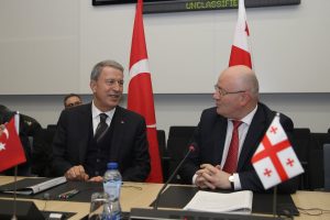 Hulusi Akar, Gürcistan Savunma Bakanı Levan Izoria ile görüştü