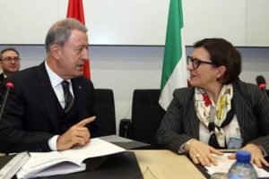 Bakan Akar, Elisabetta Trenta ile görüştü