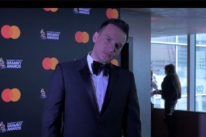 Edis Grammy'de boy gösterdi