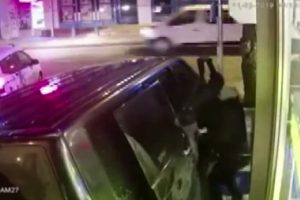 İş yerinin kepenklerini böyle kırmaya çalıştılar
