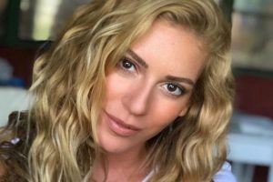 Sinem Kobal'dan 14 Şubat pozu