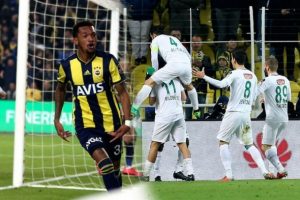 Fenerbahçe evinde berabere kaldı