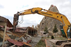 Kapadokya'da 6 kaçak yapı yıkıldı