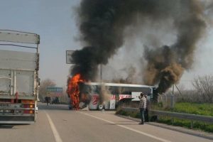 Otobüs alev alev yandı, 29 yolcu ölümden döndü