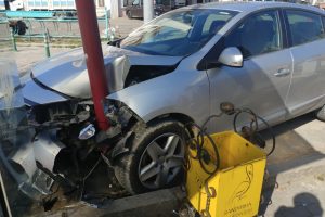 Oto parka girmek isterken faciaya neden oluyordu...
