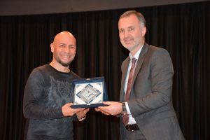 Kahraman Tazeoğlu Bursa İnegöl'de hayranlarıyla buluştu