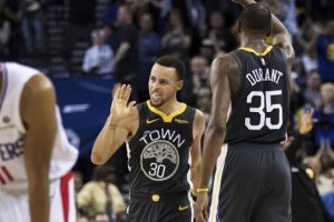 Curry'nin 36 sayısı Warriors'a galibiyeti getirdi