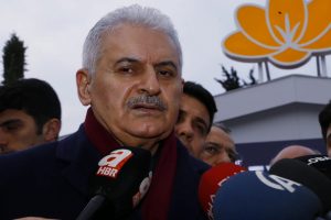 Binali Yıldırım tapu sevincine ortak oldu