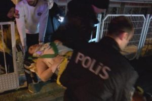 Çocuklarının önünde balkondan attı!