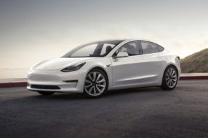 Tesla uygun fiyatlı aracını duyurdu!
