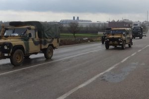 Suriye sınırındaki birliklere komando ve mühimmat sevkiyatı