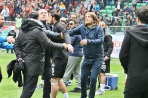 2. Lig maçında gergin anlar