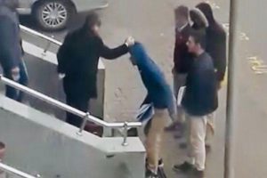 Okul müdüründen skandal davranış!
