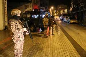 İstanbul'da 40 adrese uyuşturucu baskını: 40 gözaltı