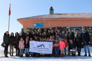 Van Yüzüncü Yıl Üniversitesi öğrencilerinden örnek davranış