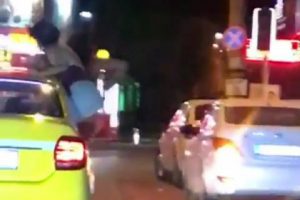 İki genç kadından takside tehlikeli hareketler