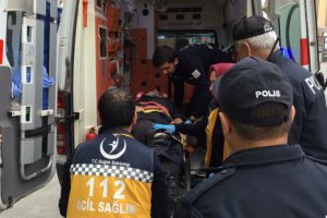 Aracı durdurmak isteyen polise otomobil çarptı