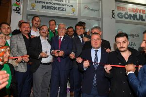 Bursa Emek'te ilgiyle karşılanan Dündar muhalefete yüklendi