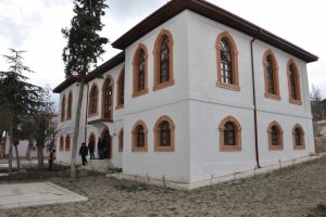 Tarihi ilkokul restore edildi