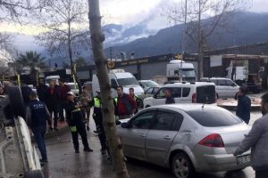 2 otomobilin çarpıştığı kaza kamerada