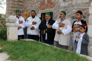 Yunus Emre türbesine ziyaretçi ilgisi