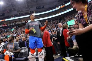 Tartıştığı taraftarın eşine küfreden Russell Westbrook'a 25 bin dolar para cezası