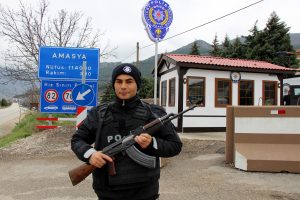 Polislere 'konak' gibi kontrol noktası