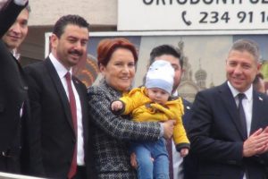 Akşener Manisa'da vatandaşlarla bir araya geldi