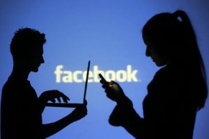 Zuckerberg, iki üst düzey yöneticiyle yolların ayrıldığını duyurdu