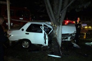 Parçalanan otomobilden mucize eseri kurtuldu