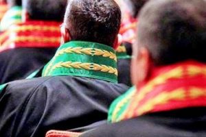 O hakim bir kez daha sahnede!