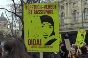 Viyana'da ırkçılık karşıtı protesto