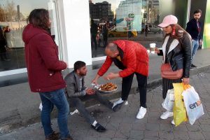 Akıllara durgunluk veren dilencilik yöntemi
