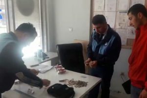 Bursa'da engelli gibi davranan dilencileri zabıta ekipleri yakaladı