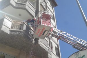 Bodrum katında yangın! 5 kişi...