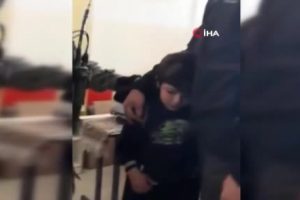 İsrail askerleri 10 yaşındaki çocuğu alıkoydu