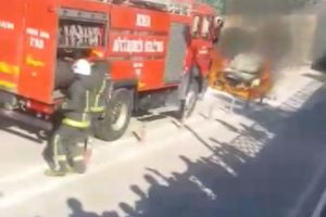 Bursa'da seyir halindeyken alev alan otomobil, kullanılmaz hale geldi