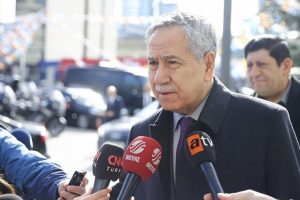 Arınç: 'Sorumlulukları paylaşın, Abdullah Bey olur, Davutoğlu olur, Ali Babacan olur...'
